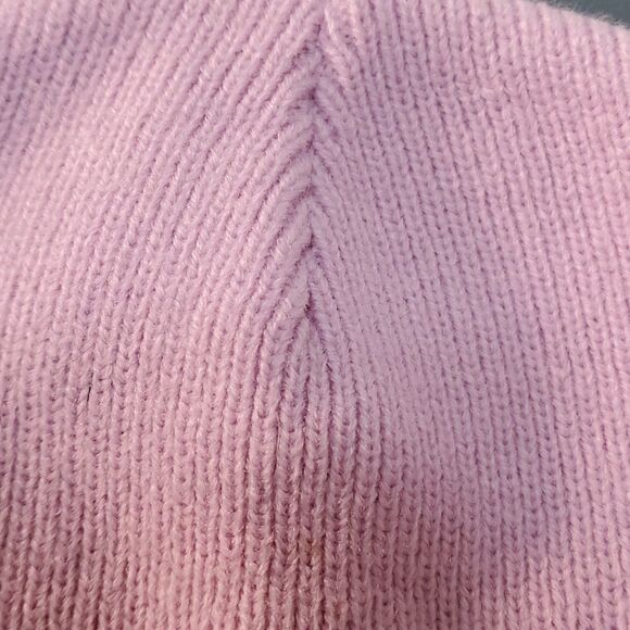 Sweet little knit hat for a little girl. One size .Pink - Picture 3 of 4